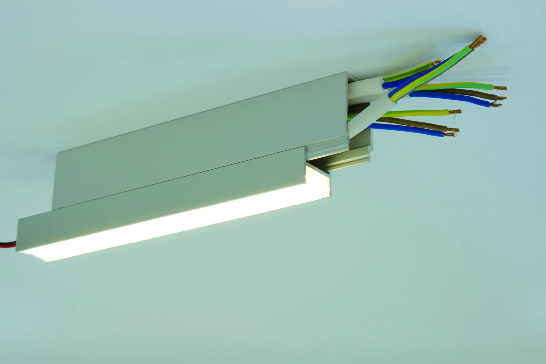Alurays aluminium profile with casting