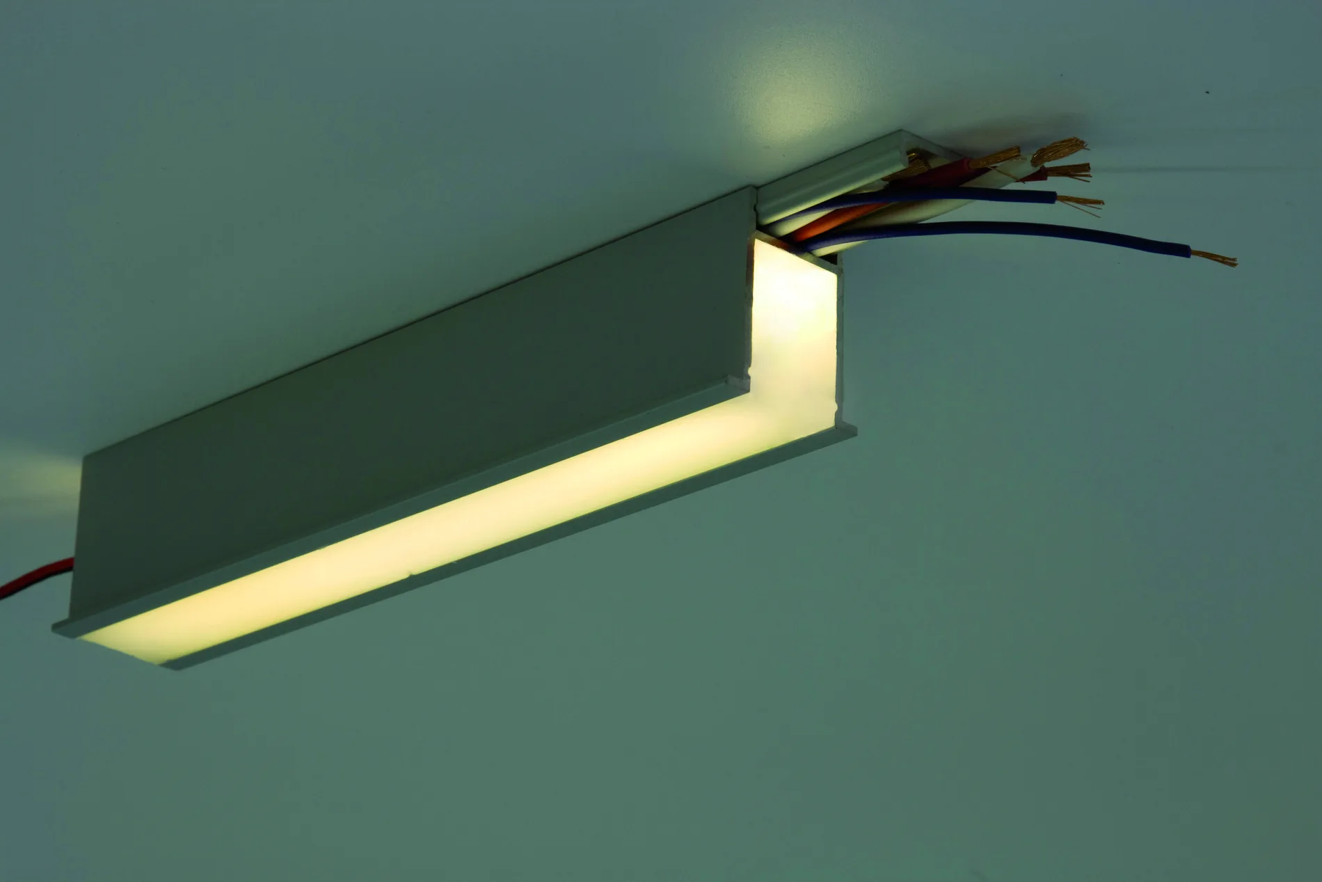 Alurays aluminium profile with casting